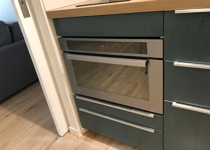 Le Clio Carre D'or *